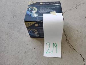 lot 219 image: 2007 Chevy Equinox New water pump