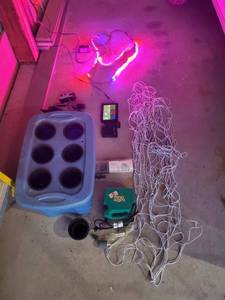 lot 228 image: Complete 6 plant air  hydroponic grow kit, 6 position air tank with air