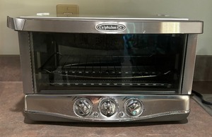 lot 40 image: Calphalon Toaster Oven Model HE650CO