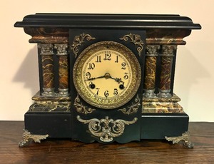 lot 15 image: Antique New Haven Mantle Clock