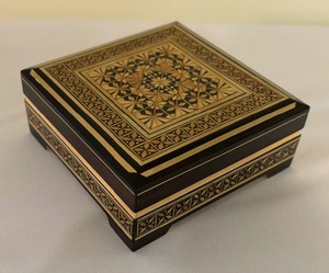 lot 75 image: Beautiful Wooden Russian Trinket Box