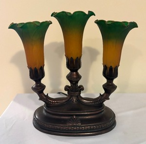 lot 112 image: Tiffany Style Mantelabra Lamp
