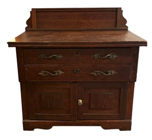 lot 9 image: Vintage Commode