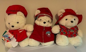 lot 159 image: Santa Bears from 1991, 1993 and 2004