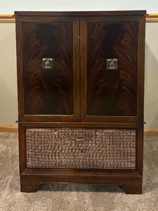 lot 44A image: Charming Vintage Cabinet