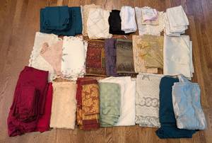 lot 126 image: Large Variety of Table Linens