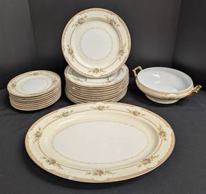 lot 162 image: Vintage Noritake Floral Dish Set