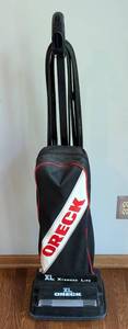 lot 166 image: Oreck XL Vacuum Cleaner