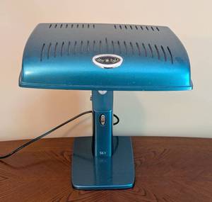lot 167 image: Carex Sky Bright Light Therapy Lamp