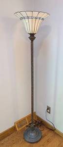 lot 14 image: Decorative Stained Glass Floor Lamp