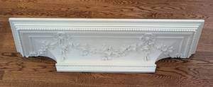 lot 174 image: Elegant White Wall Shelf