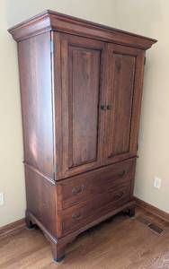 lot 39 image: Bob Timberlake for Lexington Furniture Entertainment Cabinet