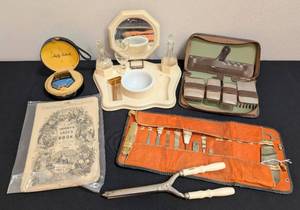 lot 86 image: Assorted Vintage Ladies Vanity Essentials and More