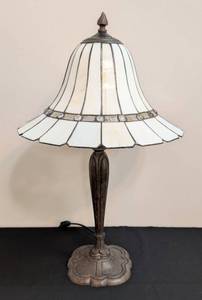 lot 13 image: Elegant Stained Glass Table Lamp
