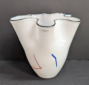 lot 21 image: Kosta Boda Ulrica Hydman-Vallien Art Glass Vase