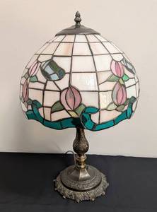 lot 31 image: Floral Stained Glass Table Lamp
