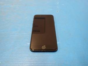 lot 33 image: Apple&nbspiPhone 7 A1660  32GB of storage  Cellular Carrier Unlocked  Includes Charging Cable 