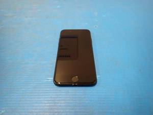 lot 34 image: Apple&nbspiPhone 7 A1660  32GB of storage  Cellular Carrier Unlocked  Includes Charging Cable 