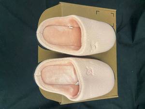 lot 5 image: Cozy Pink Memory Foam Slippers with Non-Slip Soles