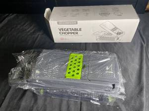 lot 62 image: Unopened Vegetable Chopper Dice and Shred with Multiple Blades