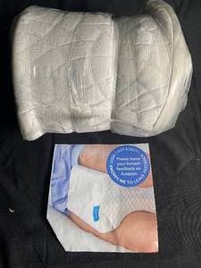 lot 81 image: Luna Memory Foam Knee Pillow - Unopened