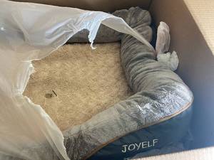 lot 117 image: JOYELF Plush Grey Dog Bed with Removable Cover