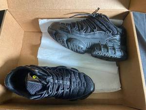 lot 133 image: Pair of Safety Shoes EU Size 35.5