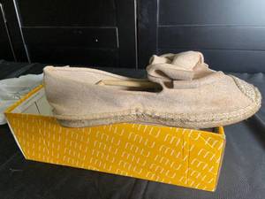 lot 134 image: Pair of Size 6 Womens Espadrille Flats with Bow Detail
