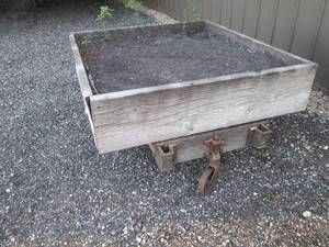 lot 7 image: Nutting cart with a 48 x 51 plante...