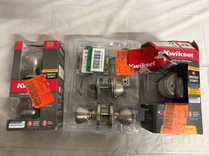 lot 7 image: 3 Kwikset Keyed Entry Locks
