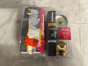 lot 17 image: 2 Kwikset Keyed Entrys