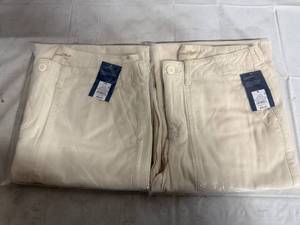 lot 68 image: 2 Pairs of Universal Threads Pants
