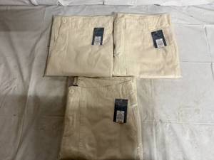 lot 70 image: 3 Pairs of Universal Threads Pants