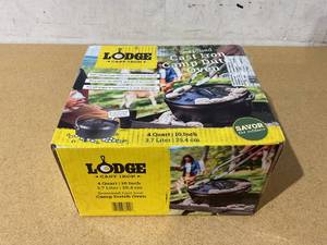 lot 262 image: Lodge Cast Iron Camp Dutch Oven