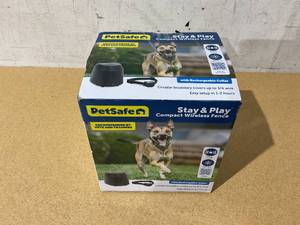 lot 19 image: PetSafe Stay & Play Compact Wireless Fence