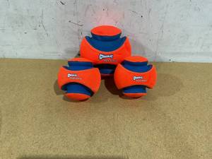 lot 416 image: 3PCS Chuckit Kick Fetch Rubber Ball Interactive Fetch Dog Toy