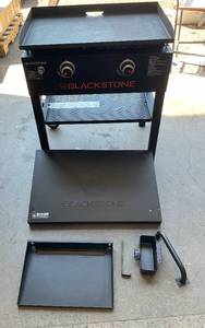 lot 316 image: BLACKSTONE 28 GRIDDLE COOKING STATION