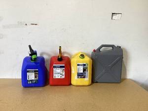 lot 645 image: LOT OF 4 Gas Containers, 5 Gal