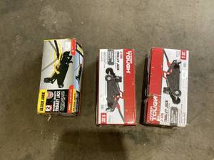lot 654 image: LOT OF 3 2 Ton Trolley Jack