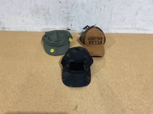 lot 462 image: LOT OF 3 Hats
