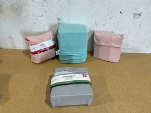 lot 469 image: LOT OF 4 Bedsheet Sets
