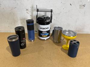 lot 515 image: LOT OF 7 Miscellaneous Tumblrs and Water Bottles