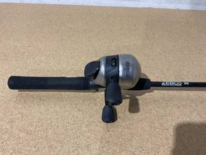 lot 337 image: Zebco 33 Spincast Fishing Rod and Reel Combo Medium 60