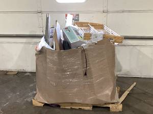 lot 902 image: Wholesale Pallet of Miscellaneous Items