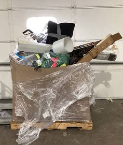 lot 906 image: Wholesale Pallet of Miscellaneous Items