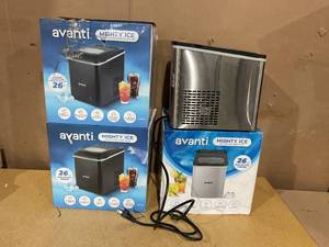 lot 678 image: LOT OF 4 Avanti 26 lb Ice Makers