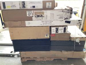 lot 909 image: Wholesale Pallet of Miscellaneous Items