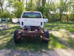 2003 GMC 2500 HD 6.0L 4x4 Cab Chassis No Reverse Ran When Last Parked. Battery is dead
