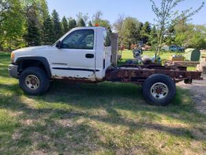 2003 GMC 2500 HD 6.0L 4x4 Cab Chassis No Reverse Ran When Last Parked. Battery is dead