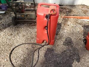 lot 39 image: 14 gallon duramax gas tank - with handle